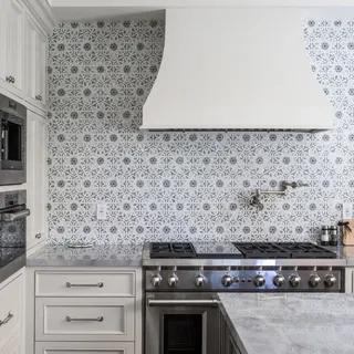 Villa D'Oro series tile detail